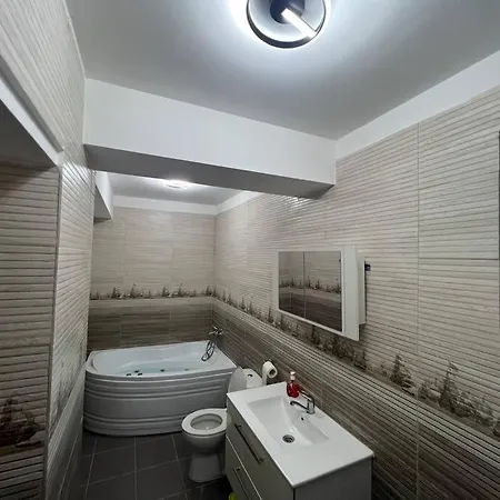 Lovely Flat With Bathtub 5 Mins From Center Craiova Exterior foto