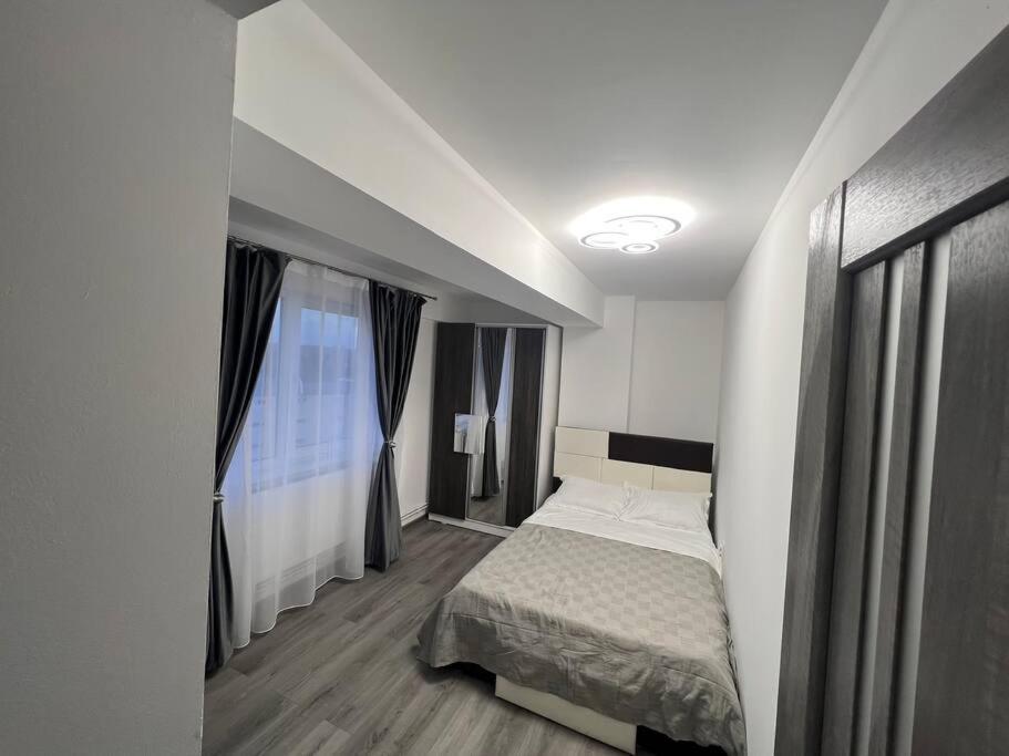 Apartment Lovely Flat With Bathtub 5 Mins From Center Craiova