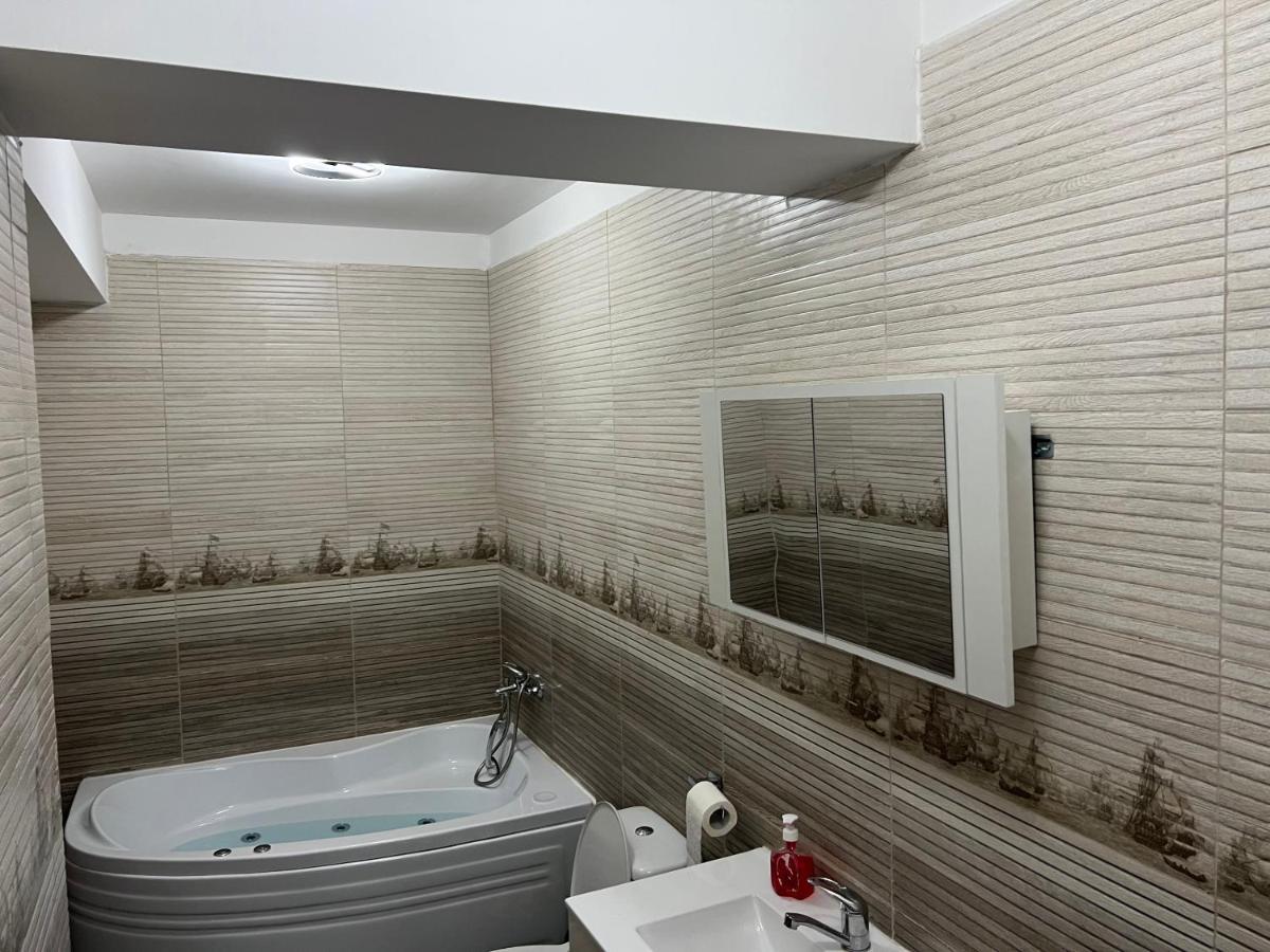 Lovely Flat With Bathtub 5 Mins From Center 公寓 *
